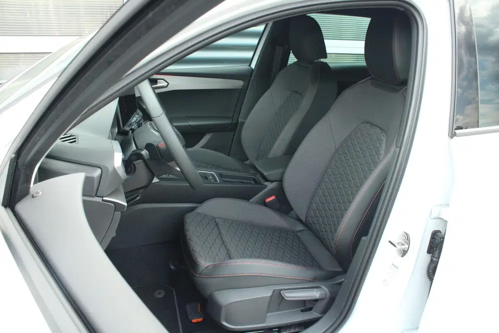 SEAT Leon 1.5 TSI 204pk DSG e-Hybrid FR Busines uit 2026, foto 4