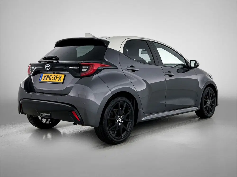Toyota Yaris 1.5 Hybrid Executive uit 2022, foto 2