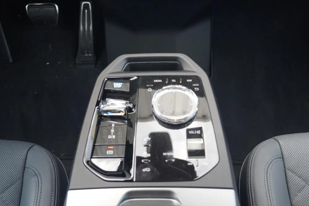 BMW iX xDrive60 uit 2026, foto 14