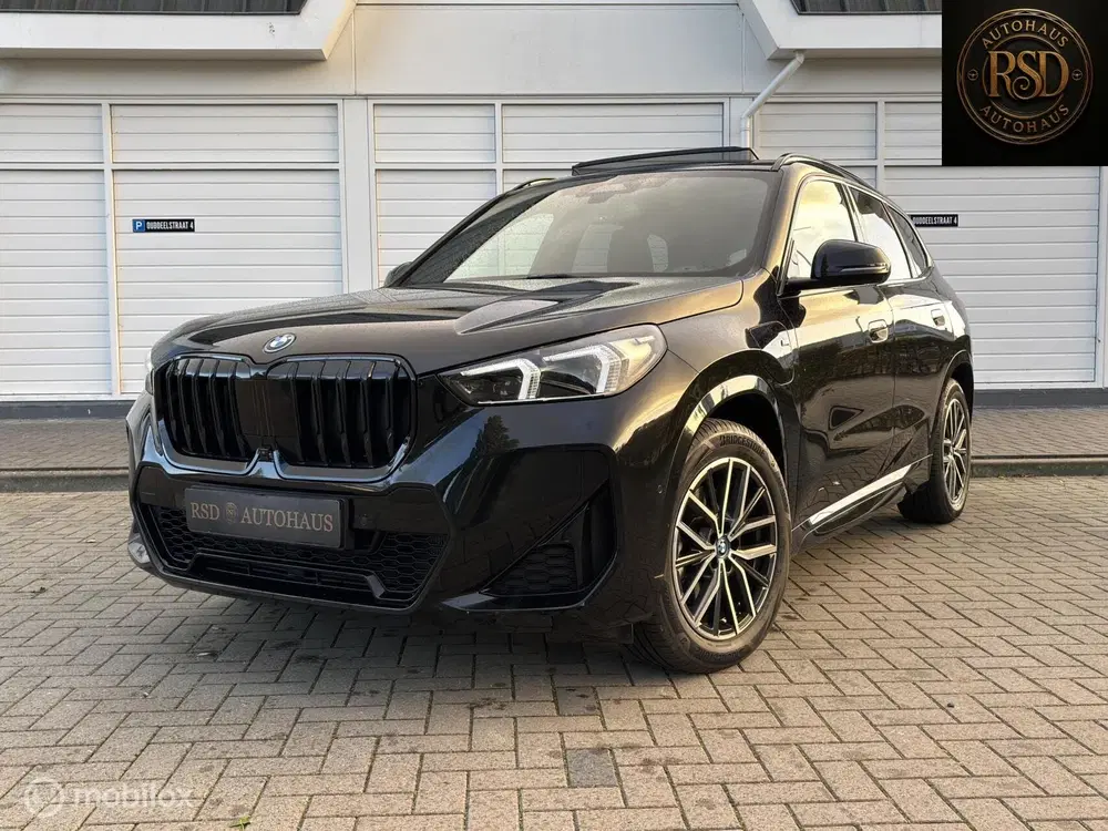 BMW X1 xDrive25e M-pakket Pano trekhaak HK HuD uit 2023