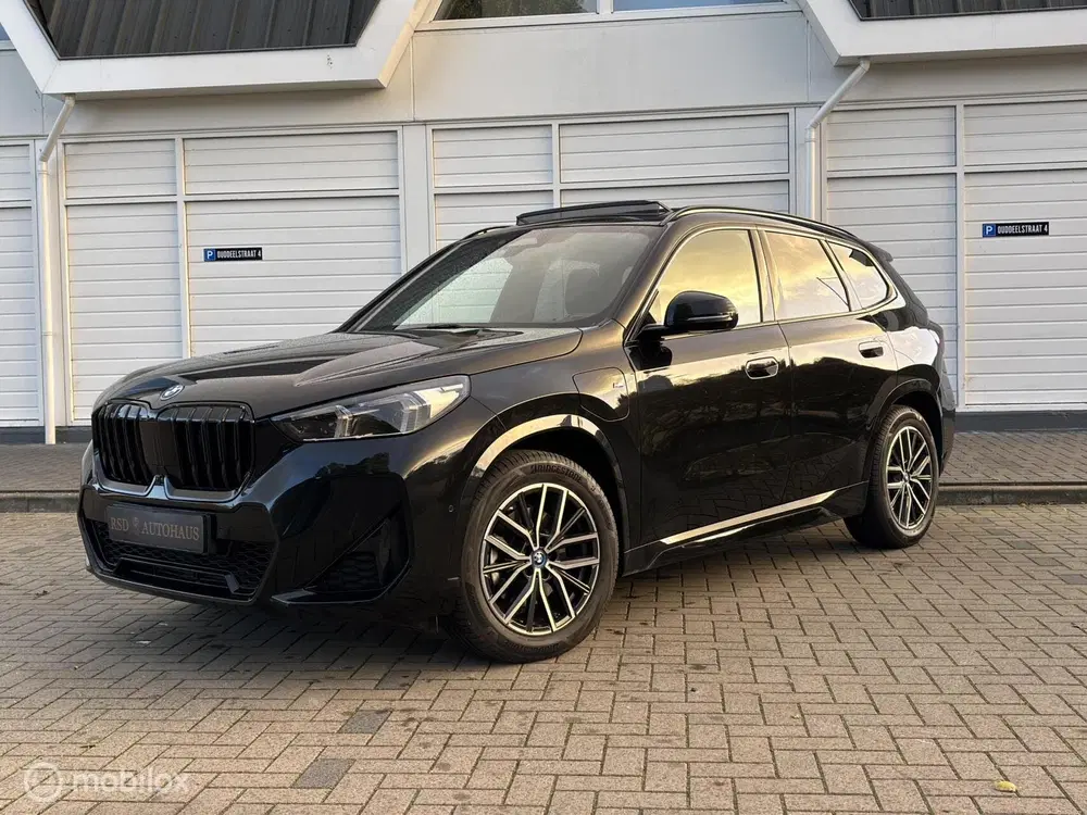BMW X1 xDrive25e M-pakket Pano trekhaak HK HuD uit 2023, foto 2