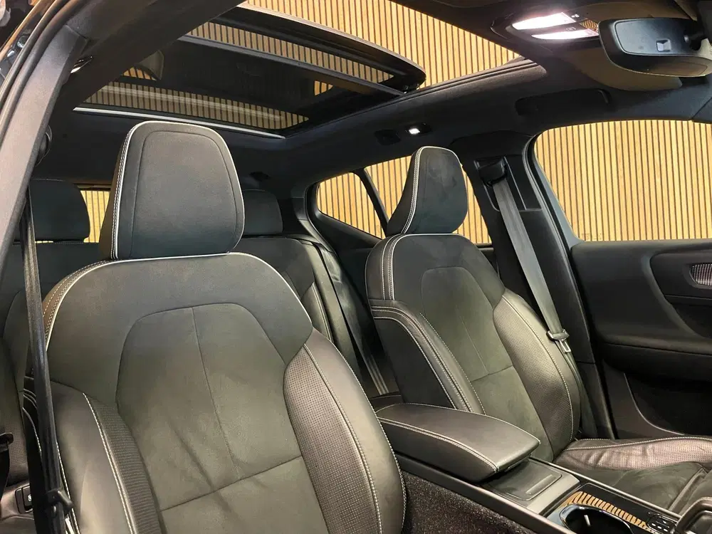 Volvo XC40 Recharge P8 AWD R-Design uit 2021, foto 8