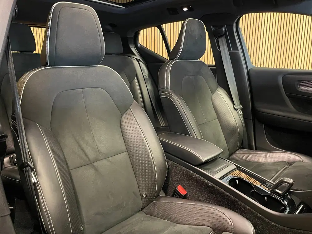 Volvo XC40 Recharge P8 AWD R-Design uit 2021, foto 9
