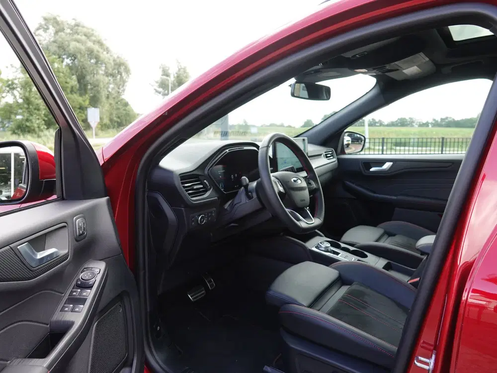 Ford Kuga 2.5 PHEV ST-Line X PANO uit 2024, foto 4