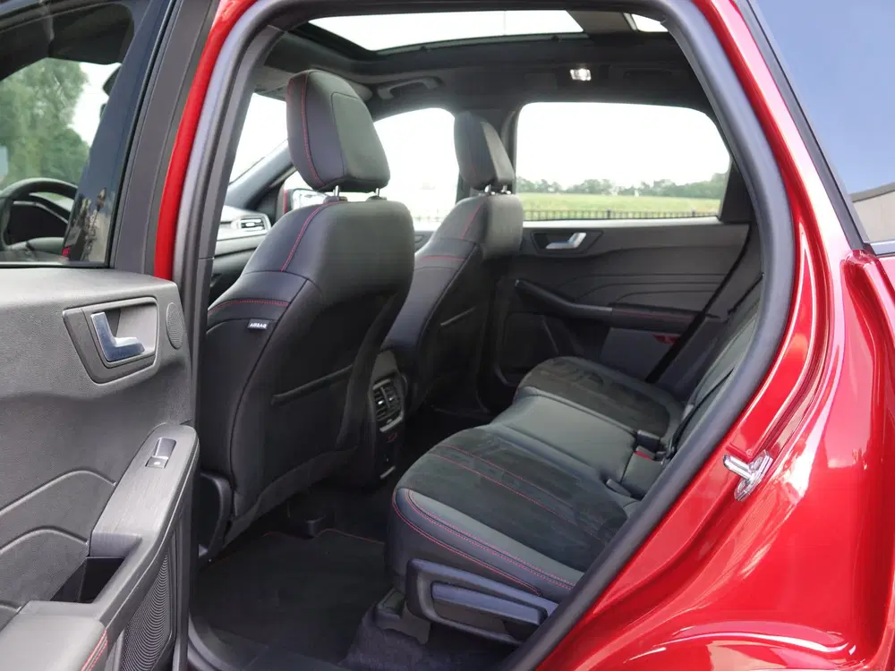 Ford Kuga 2.5 PHEV ST-Line X PANO uit 2024, foto 8