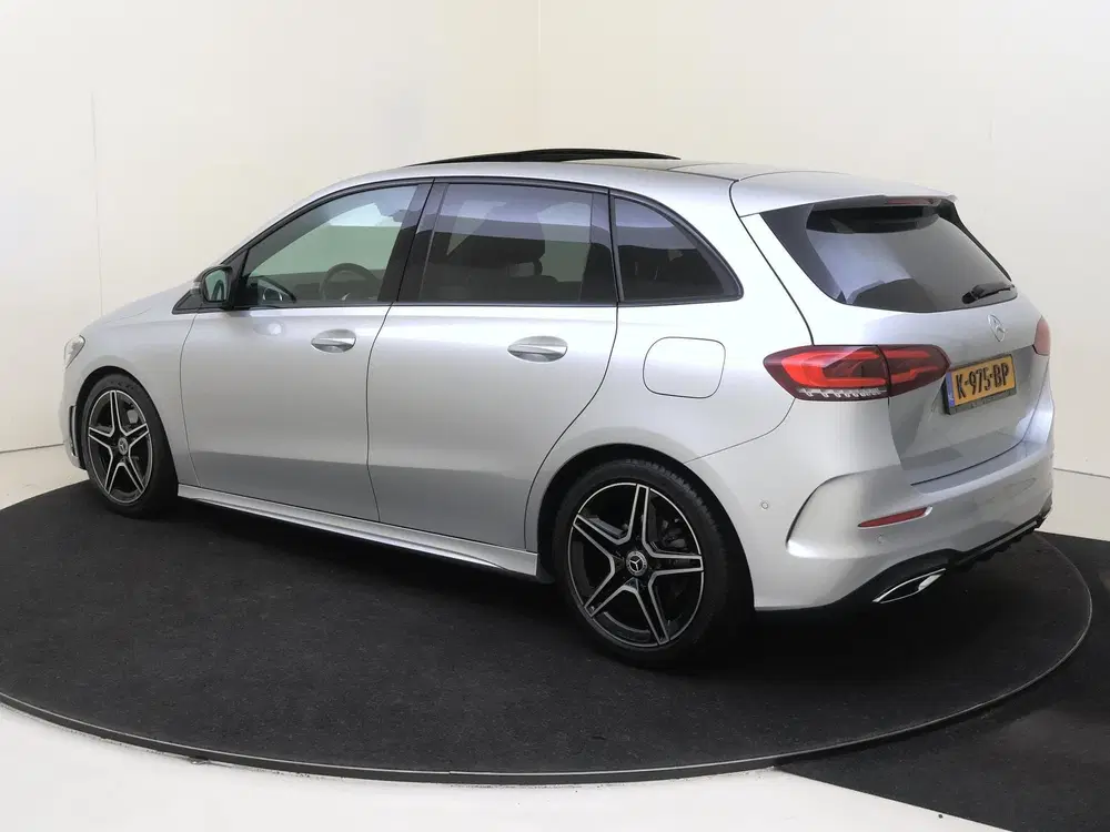 Mercedes-Benz B-Klasse 180 Business Solution AMG uit 2020, foto 3