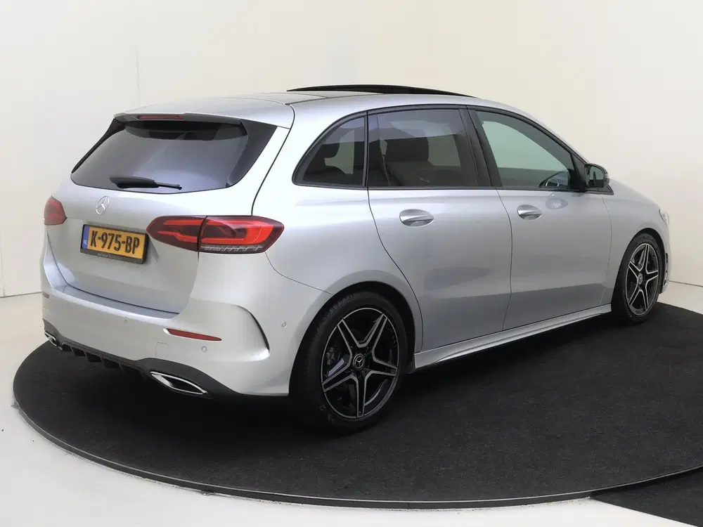 Mercedes-Benz B-Klasse 180 Business Solution AMG uit 2020, foto 4