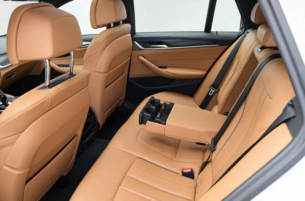 BMW 5-serie 530e High Executive M Sport Automaat uit 2023, foto 11
