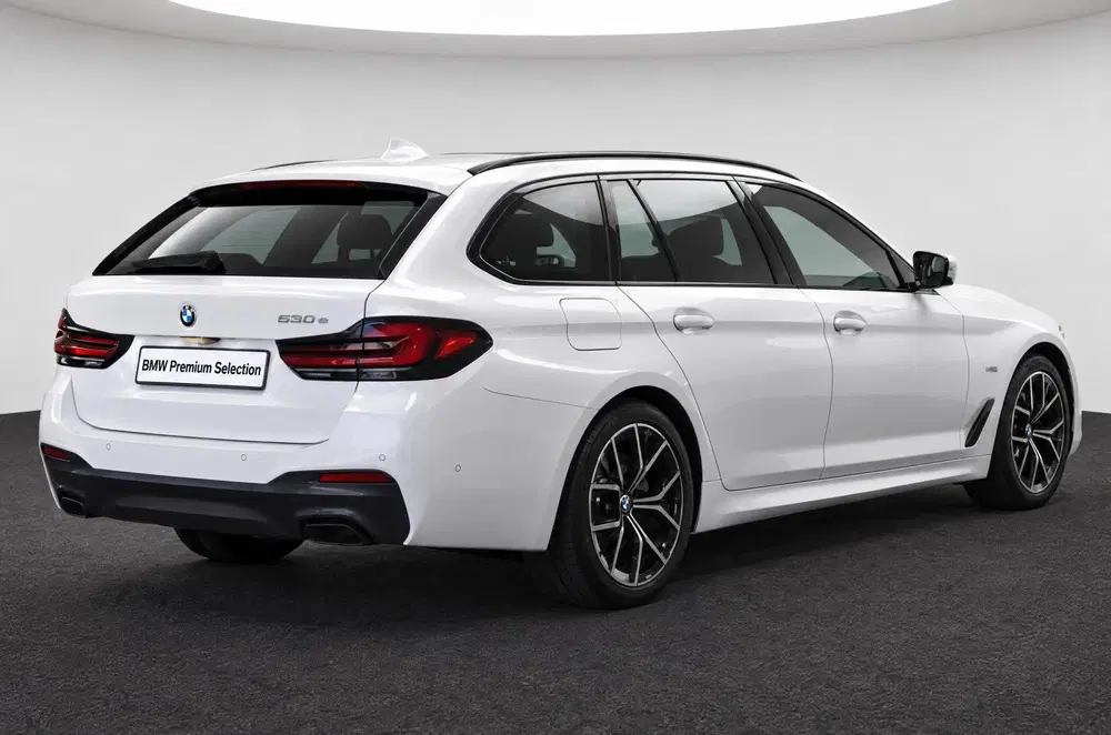BMW 5-serie 530e High Executive M Sport Automaat uit 2023, foto 3