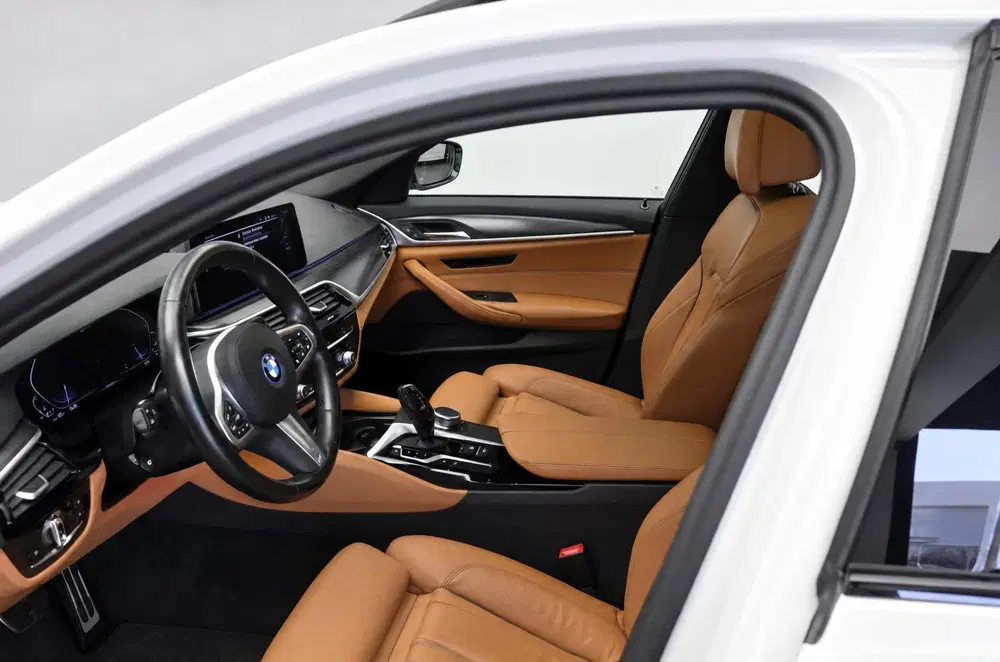 BMW 5-serie 530e High Executive M Sport Automaat uit 2023, foto 9