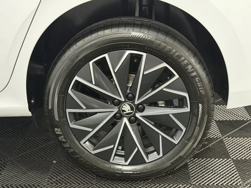 Skoda Kamiq 1.0 TSI Black Pack Camera uit 2026, foto 6