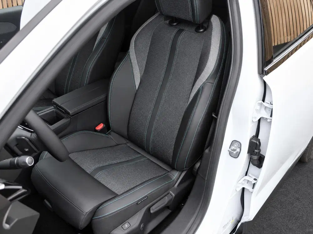 Peugeot 408 1.2 Hybrid 145 e-DCS6 Allure VOORRAAD KORT uit 2026, foto 13