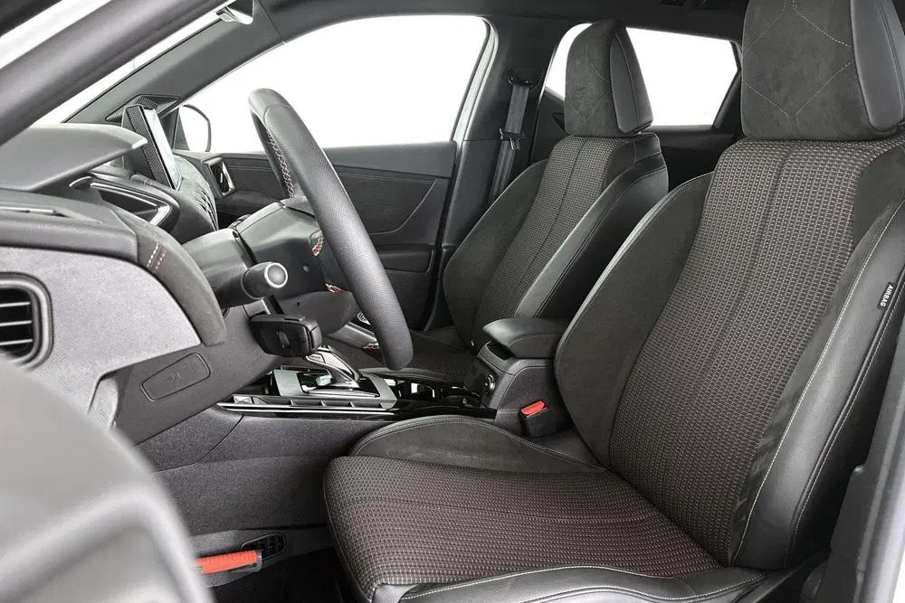 DS Automobiles DS 3 Crossback DS 3 Crossback E-Tense Performance Line 50 uit 2023, foto 6