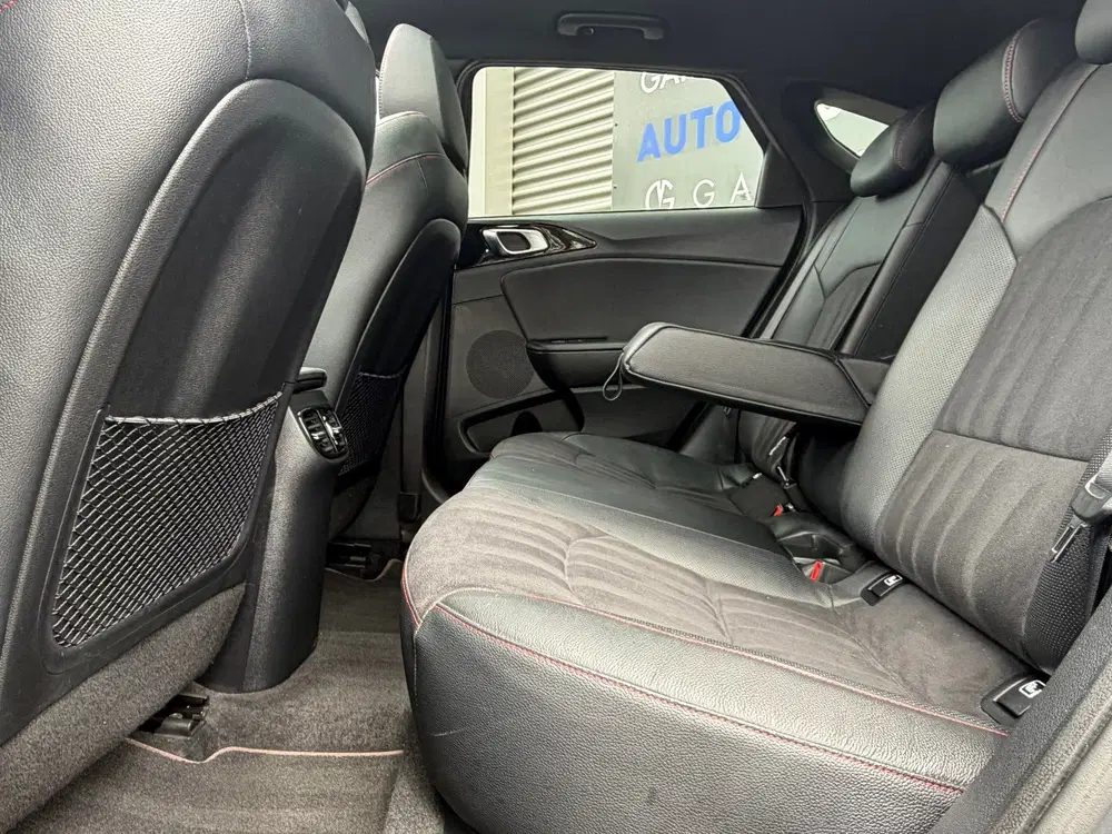 Kia ProCeed 1.6 T-GDI GT 204PK Automaat uit 2019, foto 11
