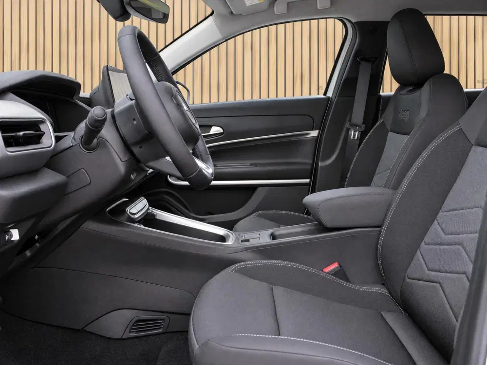Jeep Avenger 1.2 e-Hybrid Summit VOORRAAD KORTING uit 2026, foto 12