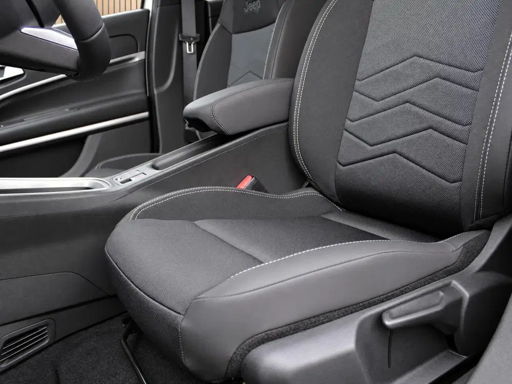 Jeep Avenger 1.2 e-Hybrid Summit VOORRAAD KORTING uit 2026, foto 13