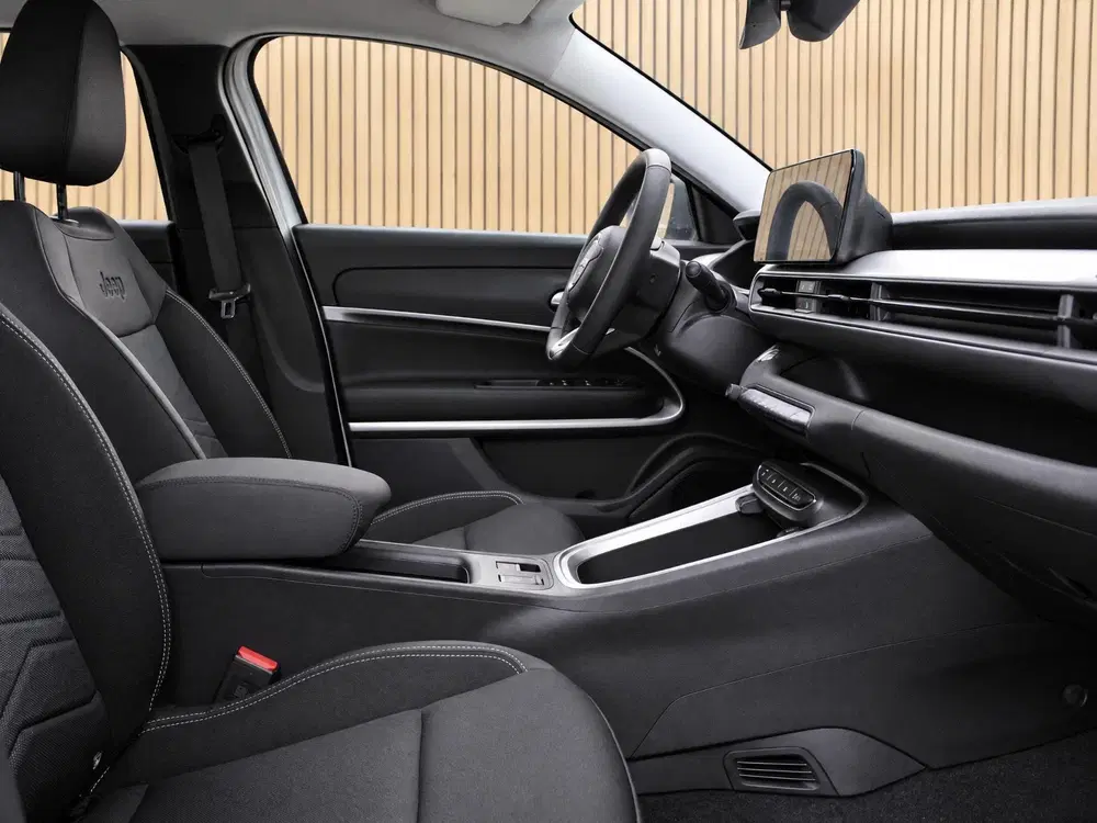 Jeep Avenger 1.2 e-Hybrid Summit VOORRAAD KORTING uit 2026, foto 6