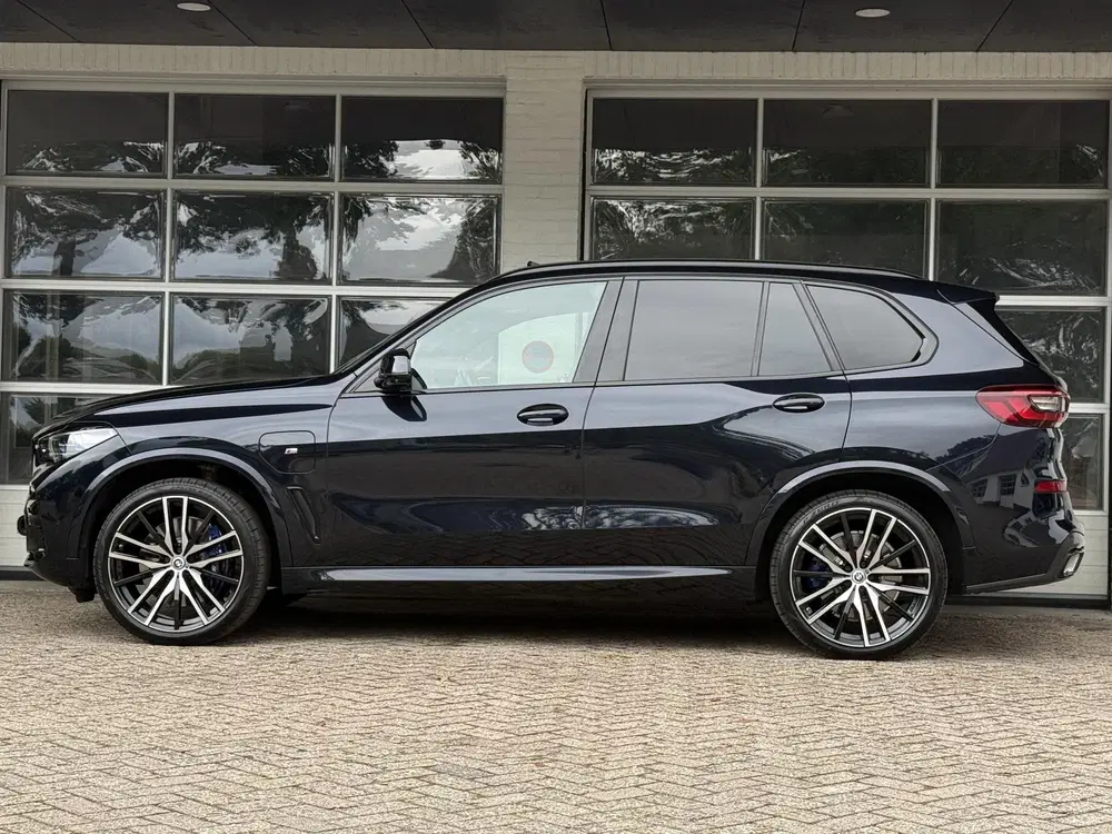 BMW X5 xDrive45e M SPORT uit 2022, foto 2