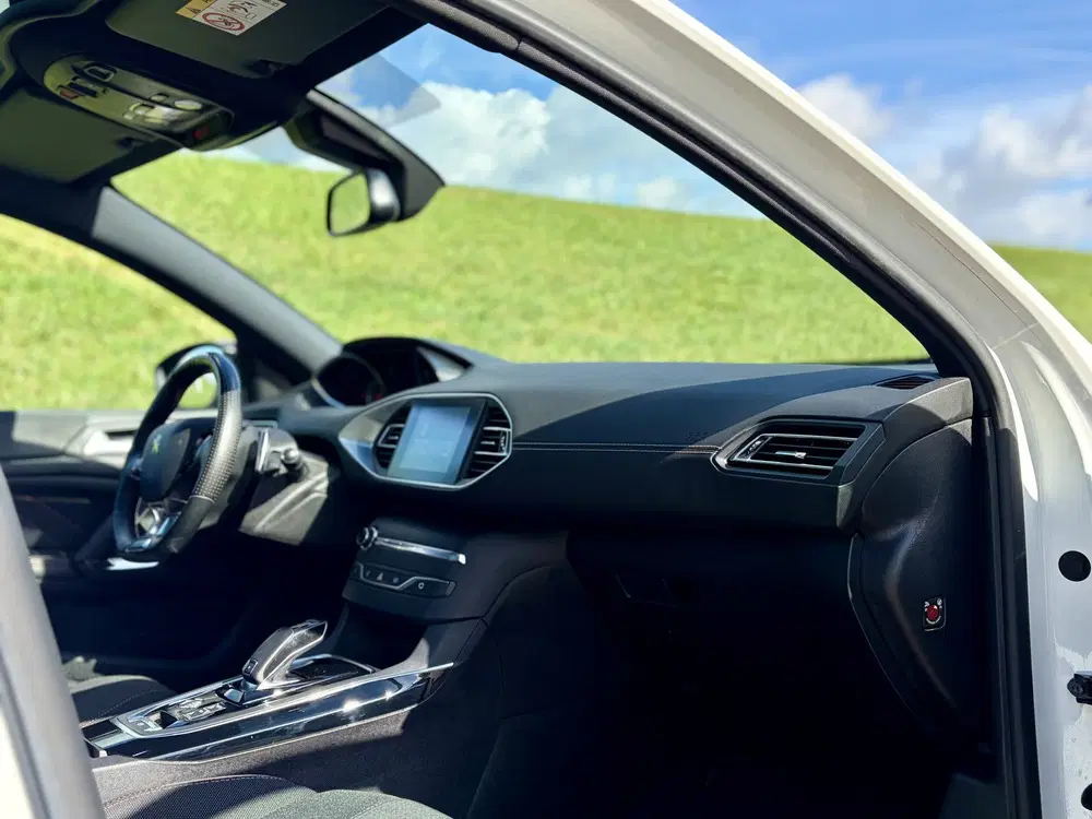 Peugeot 308 1.2 PureTech GT-line Panoramadak uit 2019, foto 2