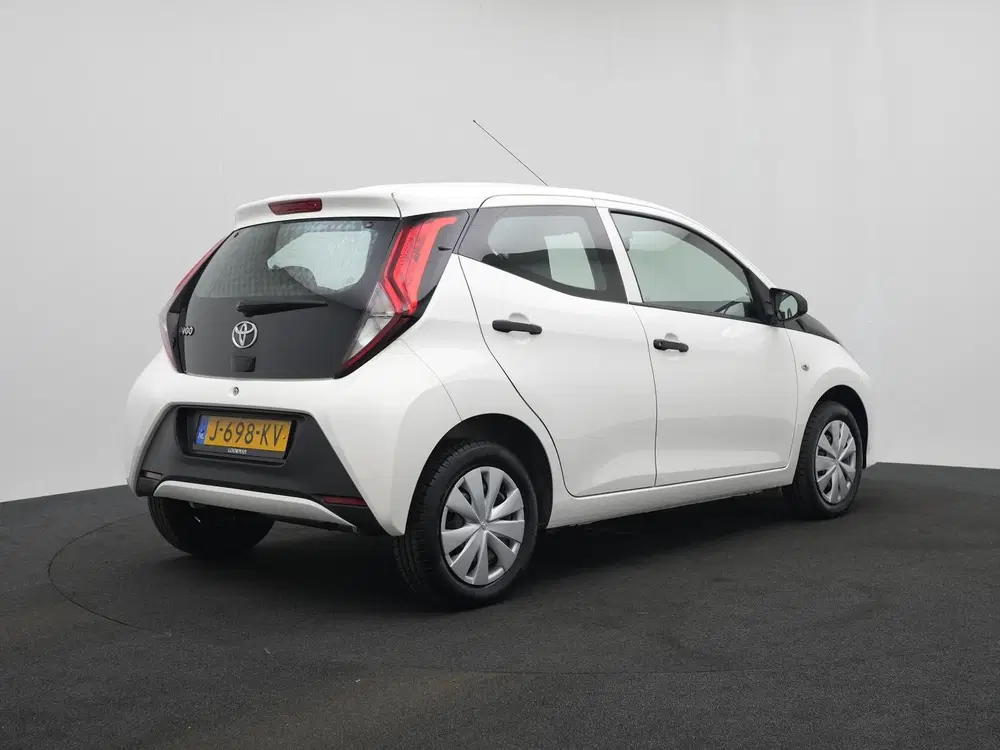 Toyota Aygo 1.0 VVT-i x uit 2020, foto 2
