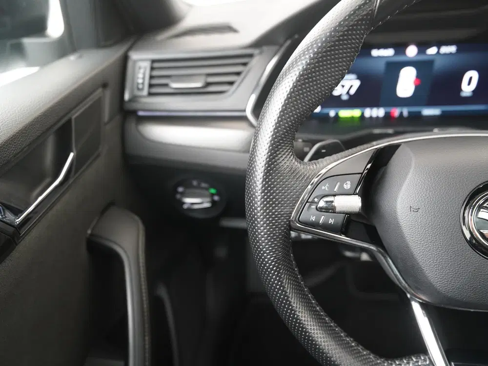 Skoda Superb 1.4 TSI iV Sportline uit 2023, foto 9