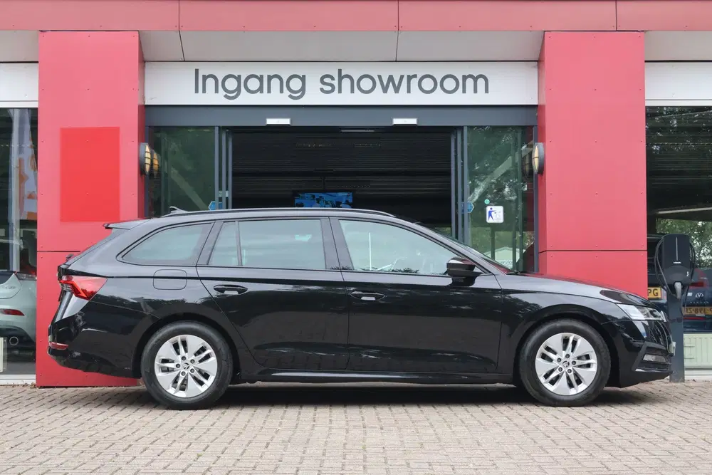 Skoda Octavia 1.0 e-TSI Sport Business uit 2023, foto 3