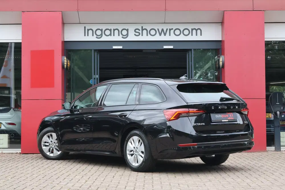 Skoda Octavia 1.0 e-TSI Sport Business uit 2023, foto 4