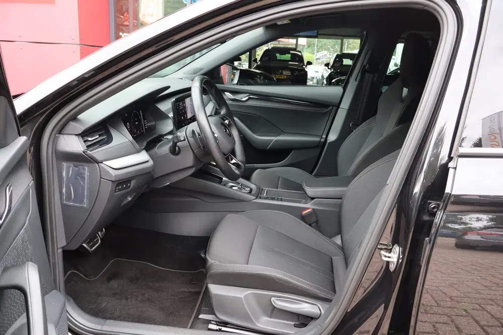 Skoda Octavia 1.0 e-TSI Sport Business uit 2023, foto 7