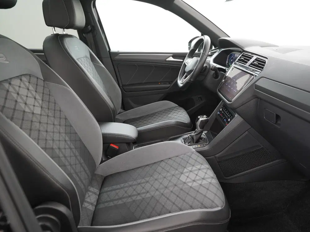 Volkswagen Tiguan 1.4 TSI eHybrid R-Line Black Style uit 2021, foto 3