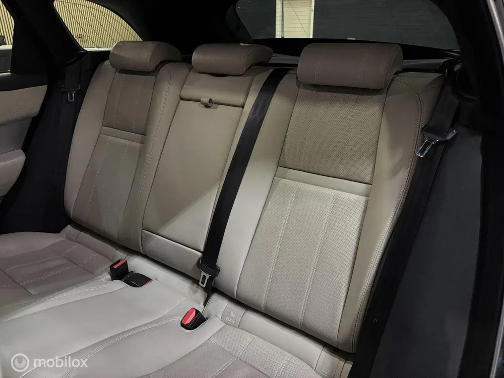 Land Rover Range Rover Velar P250 Turbo AWD R-Dynamic Pano uit 2019, foto 9