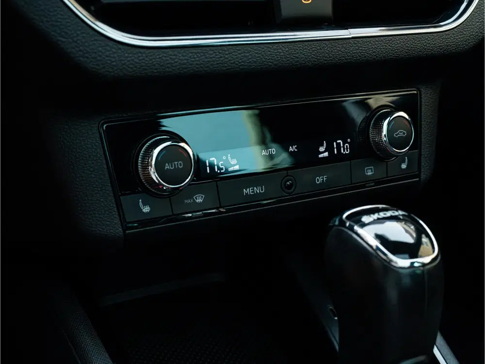 Skoda Kamiq 1.0 TSI Sport Monte Carlo PANO MATRIX LED uit 2021, foto 11