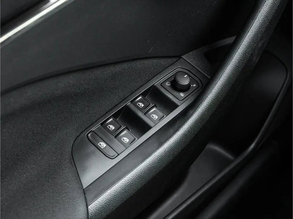 Skoda Kamiq 1.0 TSI Sport Monte Carlo PANO MATRIX LED uit 2021, foto 13