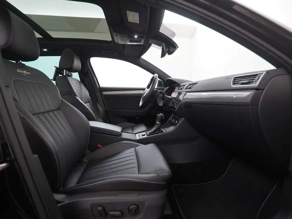 Skoda Superb 1.4 TSI iV Laurin & Klement uit 2022, foto 3