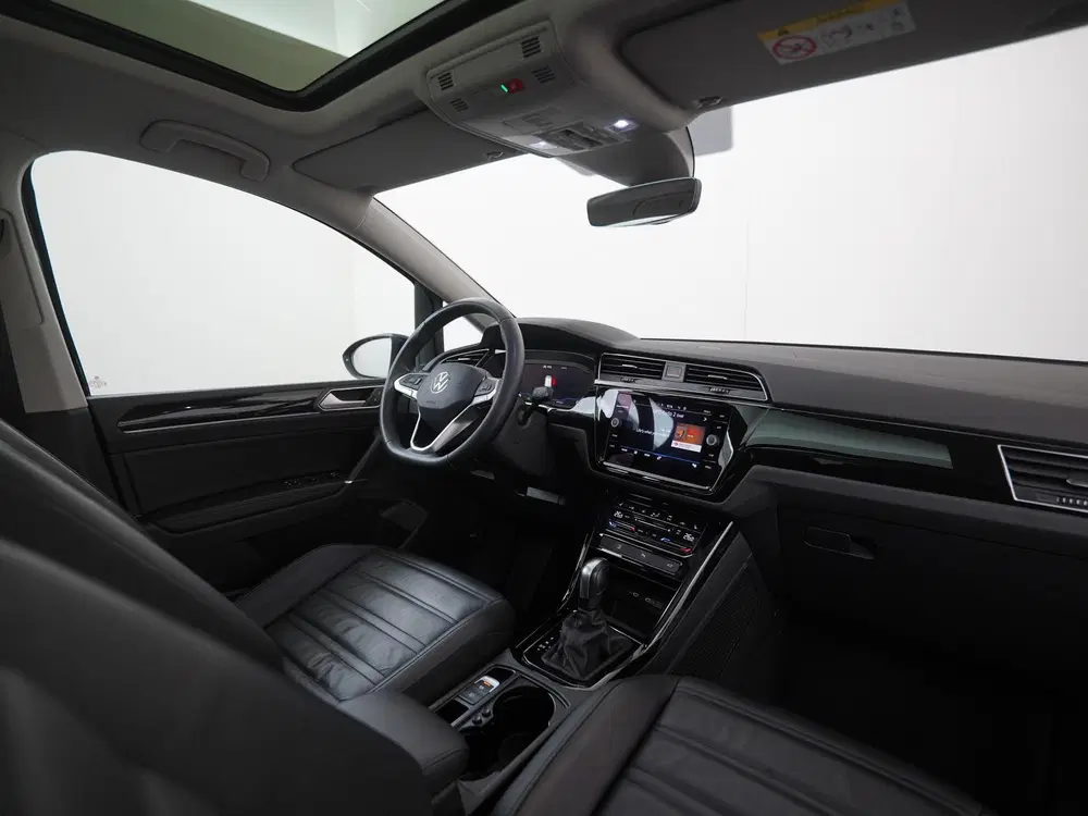 Volkswagen Touran 1.5 TSI Highline R-Line Ext. DSG uit 2023, foto 2