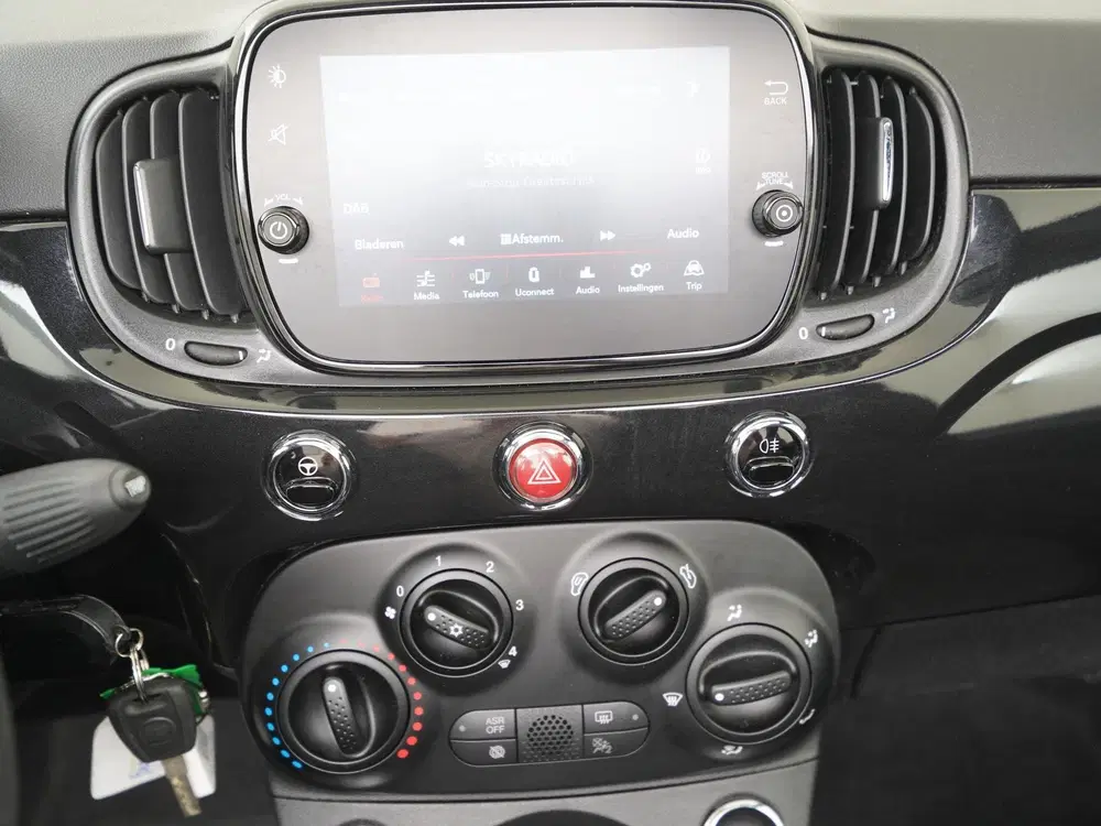 Fiat 500C 1.0 Hybrid Club uit 2023, foto 11