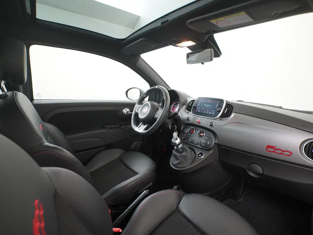 Fiat 500 1.0 Hybrid Sport uit 2021, foto 2
