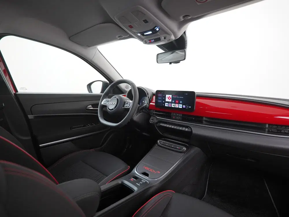 Fiat 600e RED 54 kWh uit 2024, foto 2