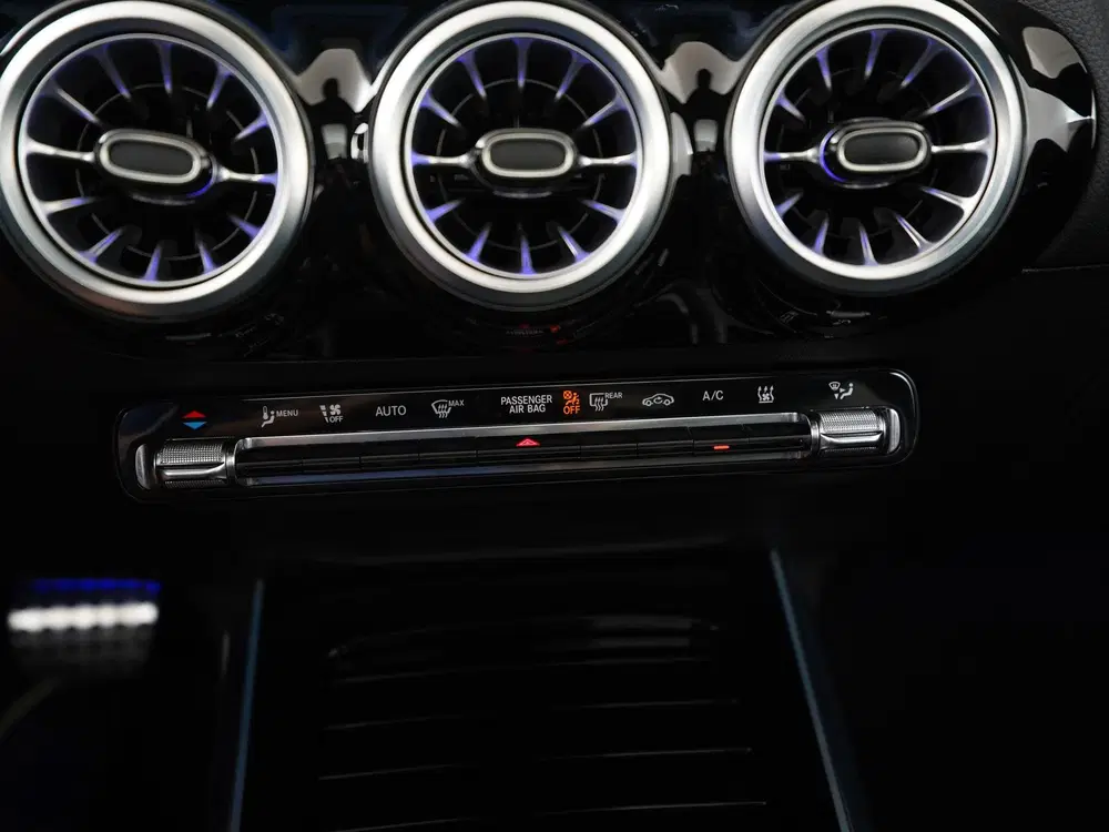 Mercedes-Benz GLA 250e AMG Night uit 2024, foto 13