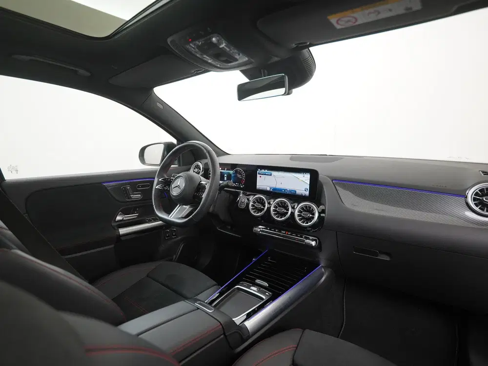 Mercedes-Benz GLA 250e AMG Night uit 2024, foto 2