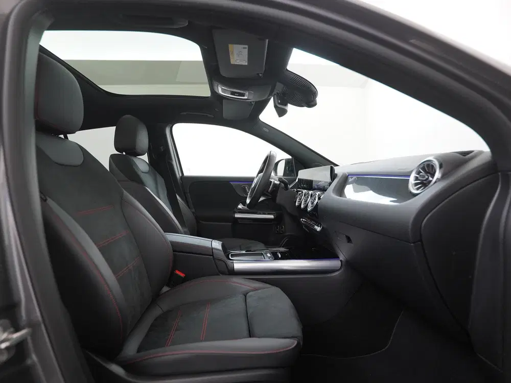 Mercedes-Benz GLA 250e AMG Night uit 2024, foto 3