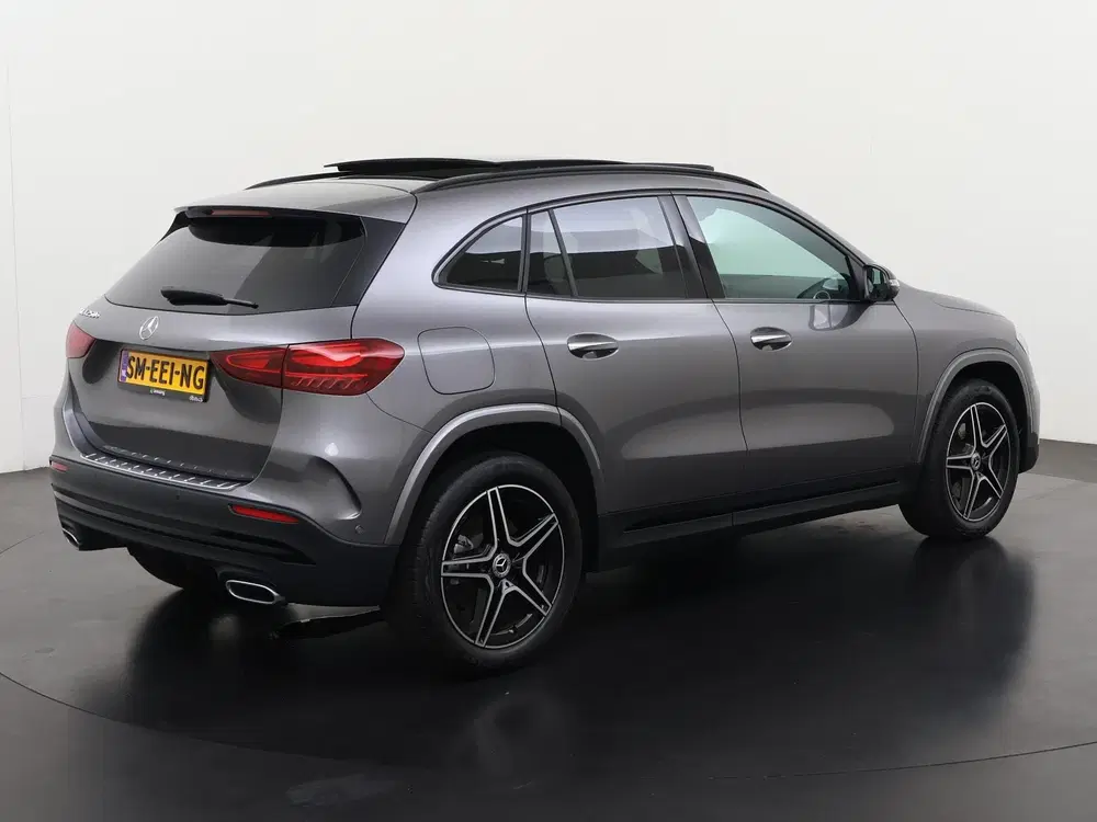 Mercedes-Benz GLA 250e AMG Night uit 2024, foto 4