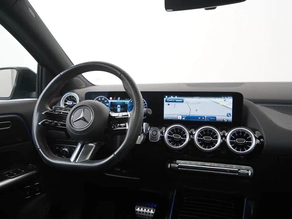 Mercedes-Benz GLA 250e AMG Night uit 2024, foto 6