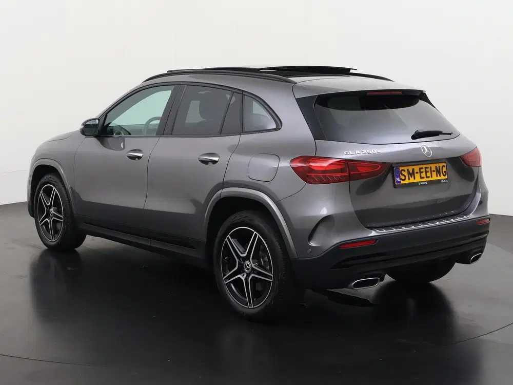 Mercedes-Benz GLA 250e AMG Night uit 2024, foto 7