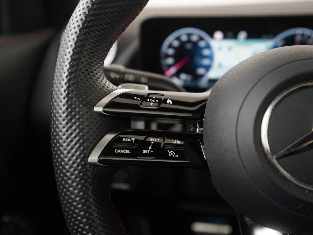 Mercedes-Benz GLA 250e AMG Night uit 2024, foto 8