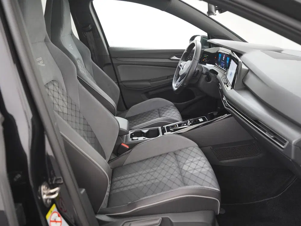 Volkswagen Golf 1.5 eTSI R-Line DSG uit 2022, foto 3