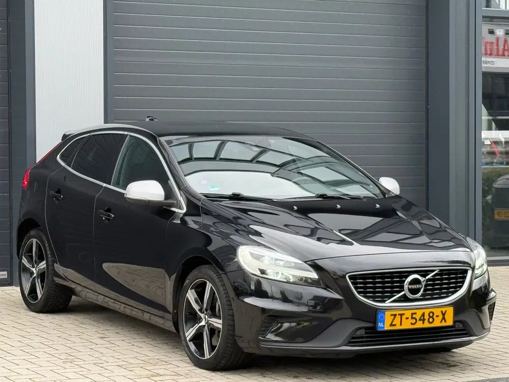 Volvo V40 1.5 T3 Polar+ Sport R-DESIGN AUTOMAAT uit 2019, foto 13