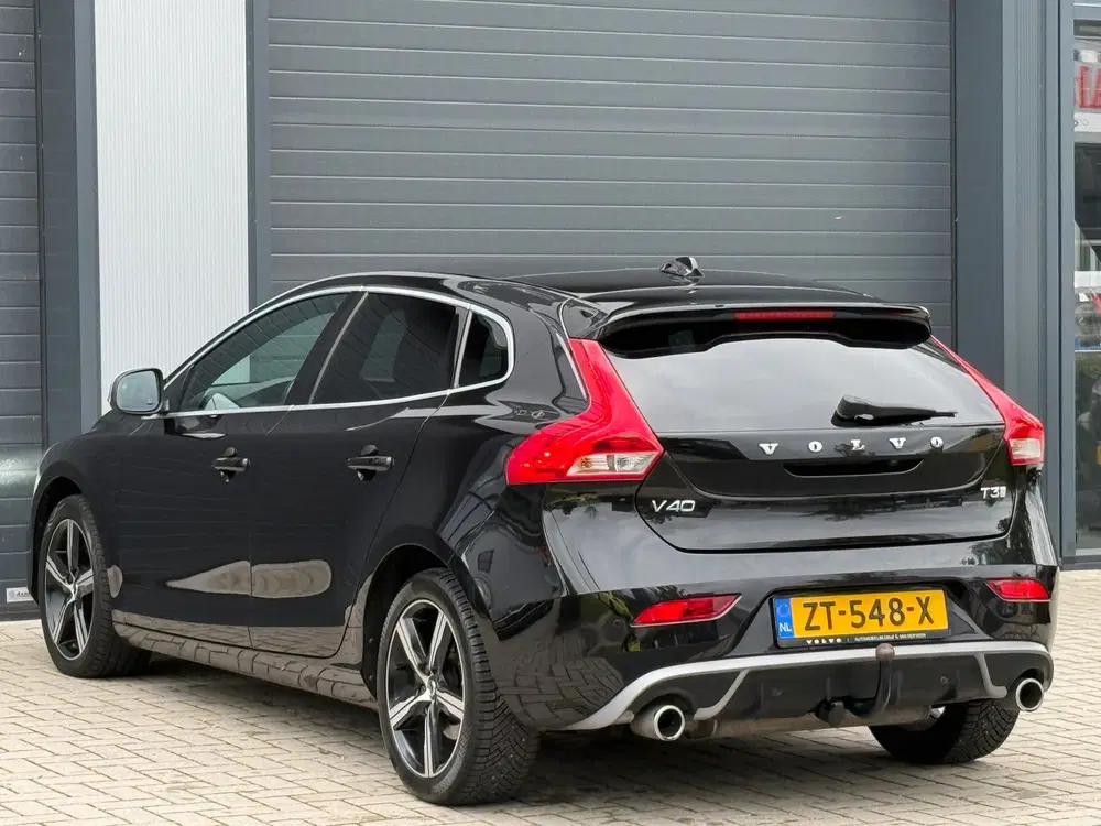 Volvo V40 1.5 T3 Polar+ Sport R-DESIGN AUTOMAAT uit 2019, foto 14
