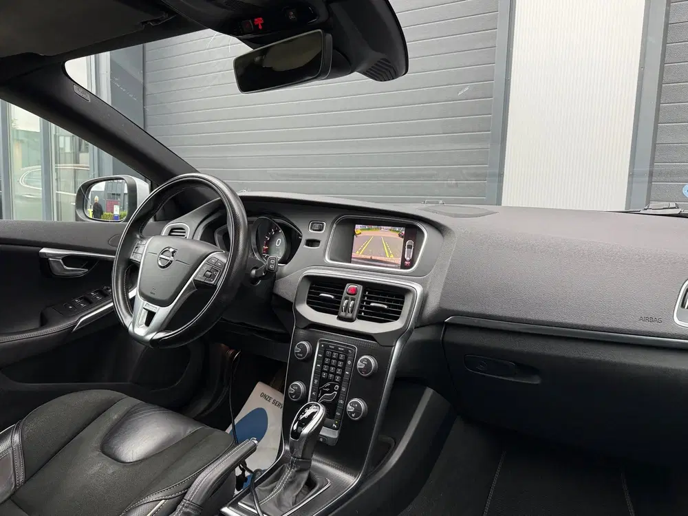 Volvo V40 1.5 T3 Polar+ Sport R-DESIGN AUTOMAAT uit 2019, foto 4