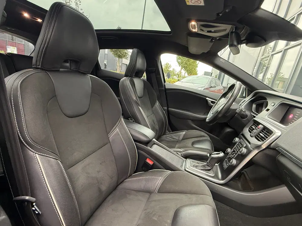Volvo V40 1.5 T3 Polar+ Sport R-DESIGN AUTOMAAT uit 2019, foto 5