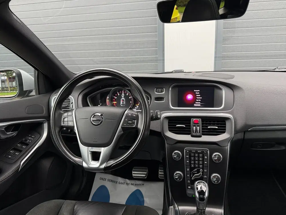Volvo V40 1.5 T3 Polar+ Sport R-DESIGN AUTOMAAT uit 2019, foto 9